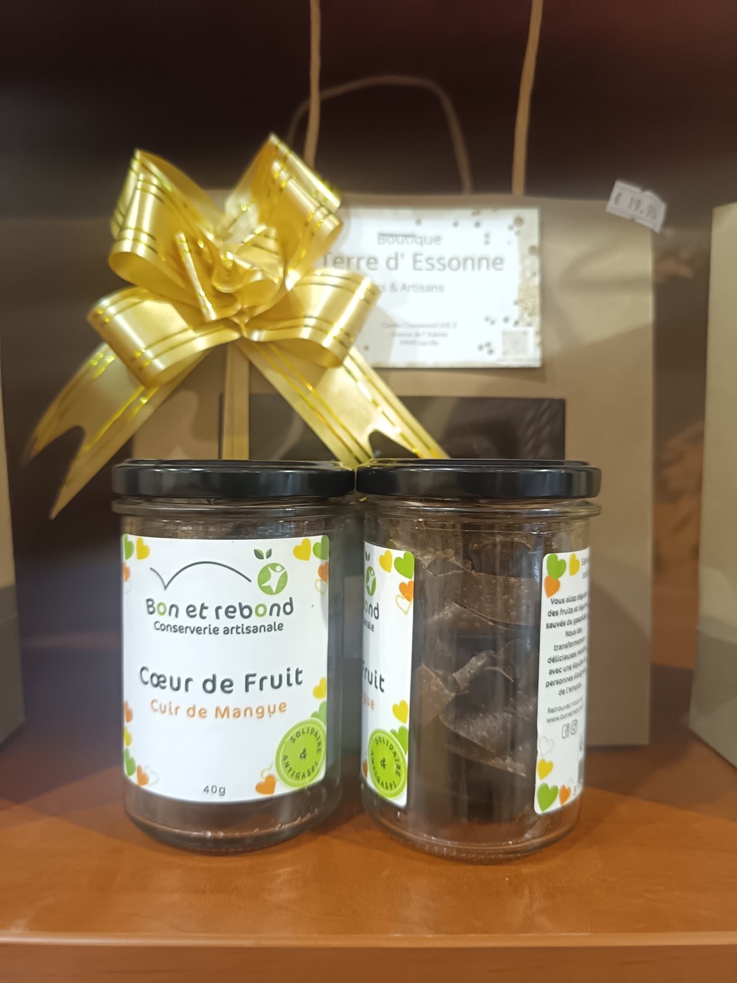 Cuir de mangue Bon et rebond devant un sac cadeau